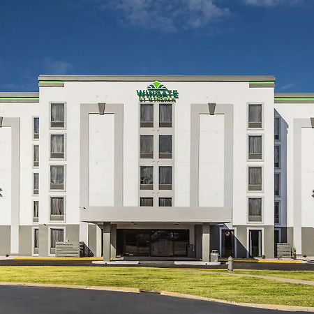 Wingate By Wyndham Louisville Airport Expo Center Exterior photo